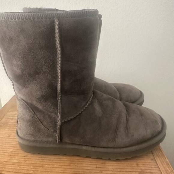 Gray UGG size 9 - Picture 4 of 5